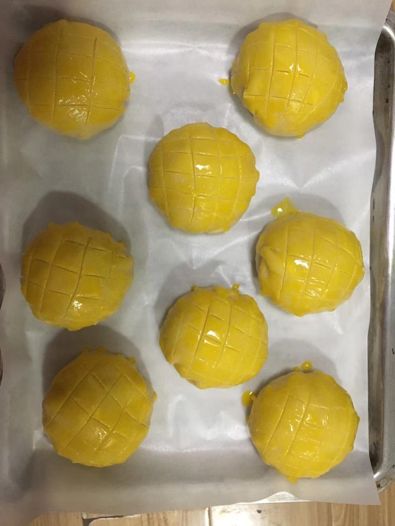 好吃到炸裂的港式菠萝包（附带制作酥皮的小视频）