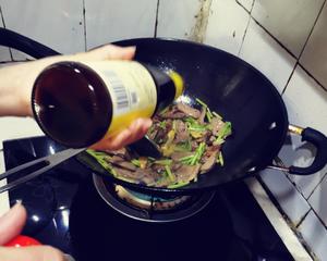 芹菜炒瘦肉猪肝的做法 步骤5