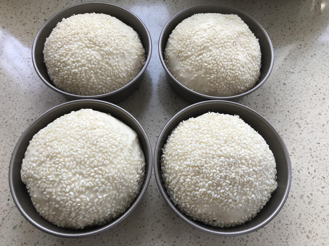 鲜嫩多汁的牛肉汉堡