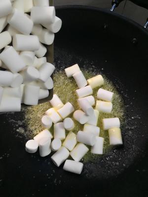 牛轧糖的做法 步骤3
