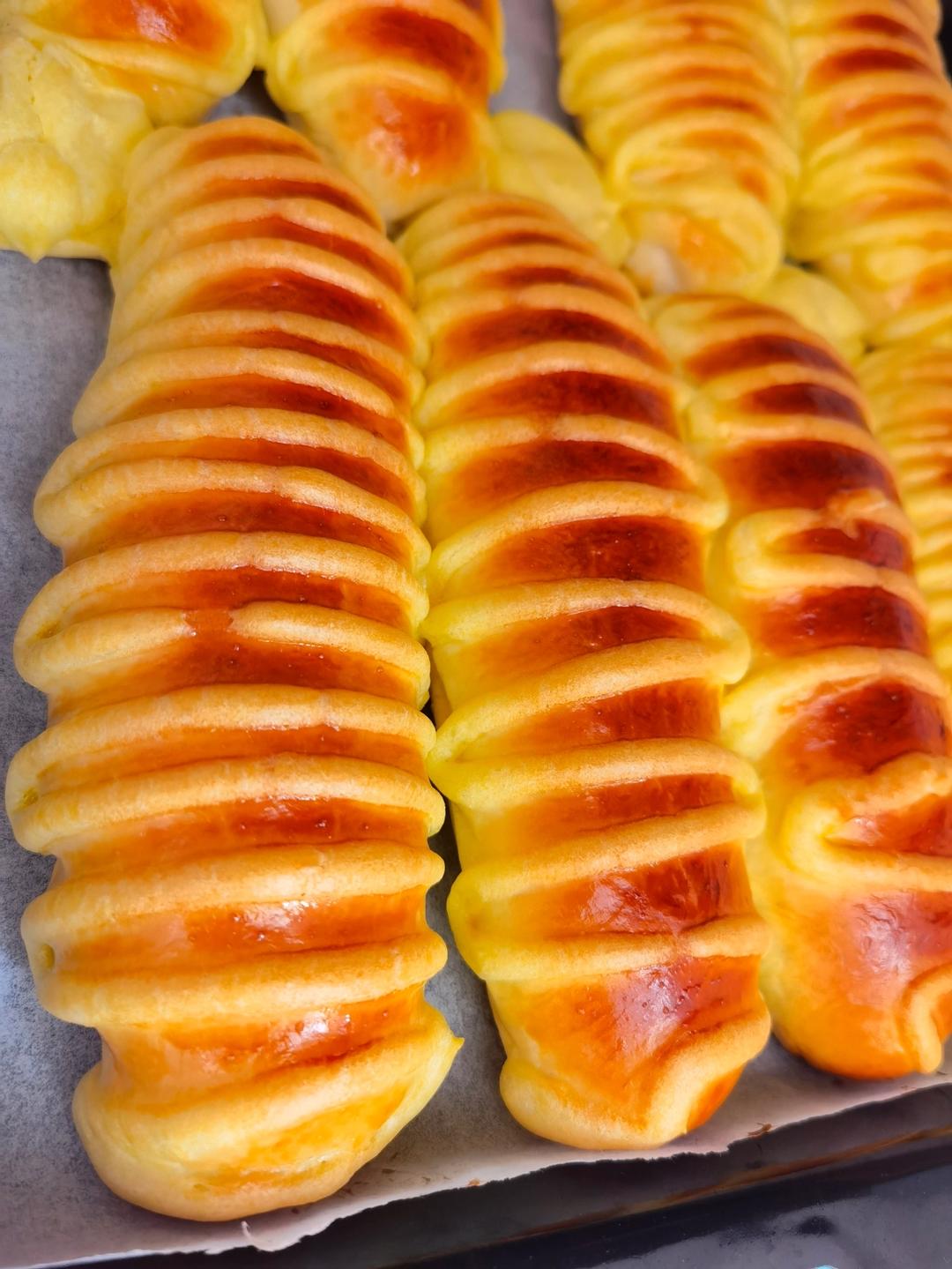 面包房里最受欢迎的毛毛虫面包