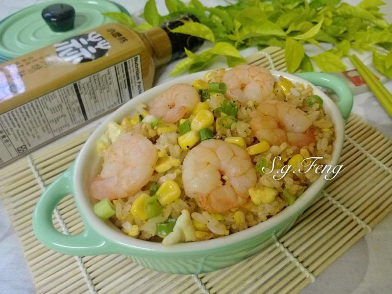 蒜香虾仁玉米炒饭的做法