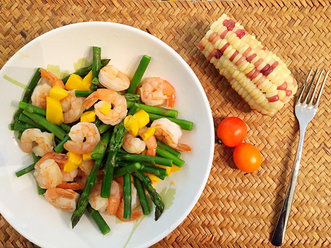 芦笋芒果虾仁沙拉的做法