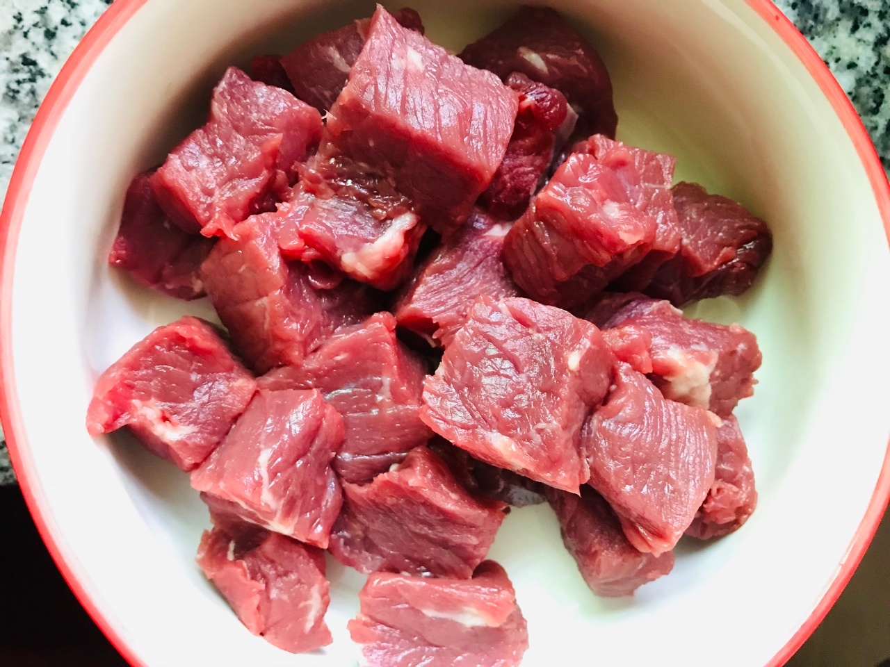 减脂必吃‼️蒜香彩椒牛肉粒的做法 步骤1