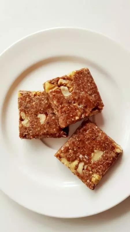 100个easy-to-make菜谱14 | 生食布朗尼的做法