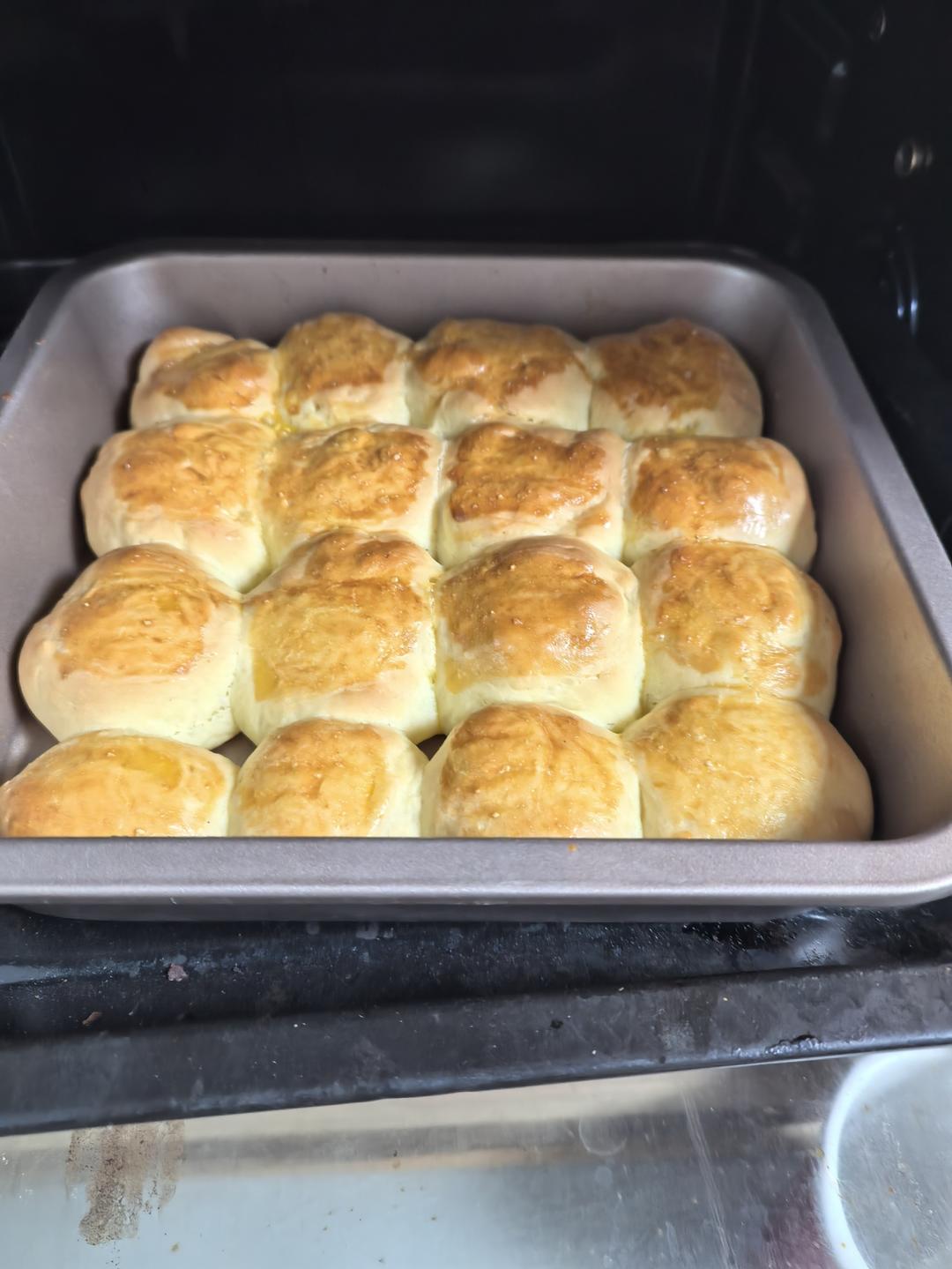 羽毛般柔软拉丝 | 奶呼呼的牛奶云朵小餐包