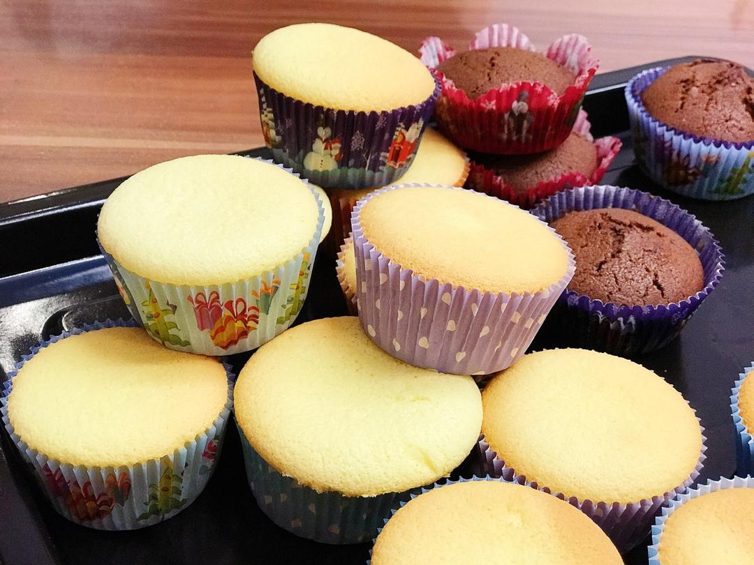 原味海绵纸杯蛋糕（非常适合裱花、盖糖皮的cupcake方子）