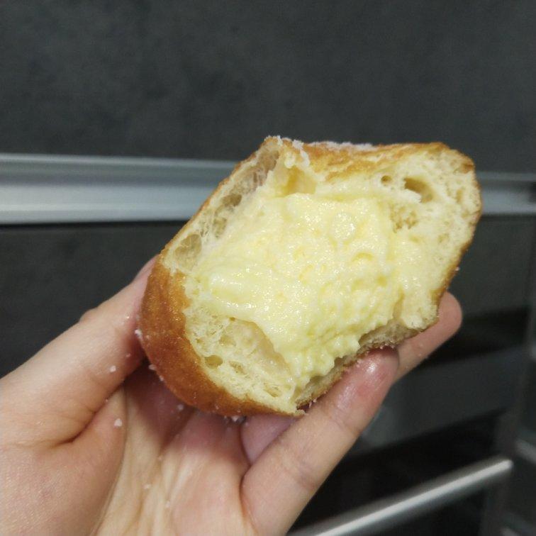 好吃到哭泣的甜甜圈VANILLA CREAM-FILLED DOUGHNUTS