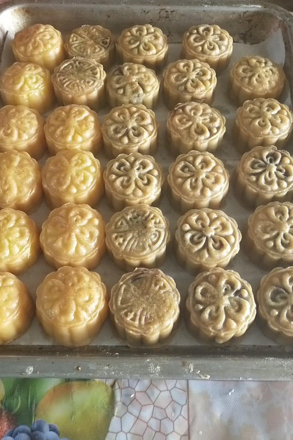 广式月饼－－蛋黄豆沙月饼