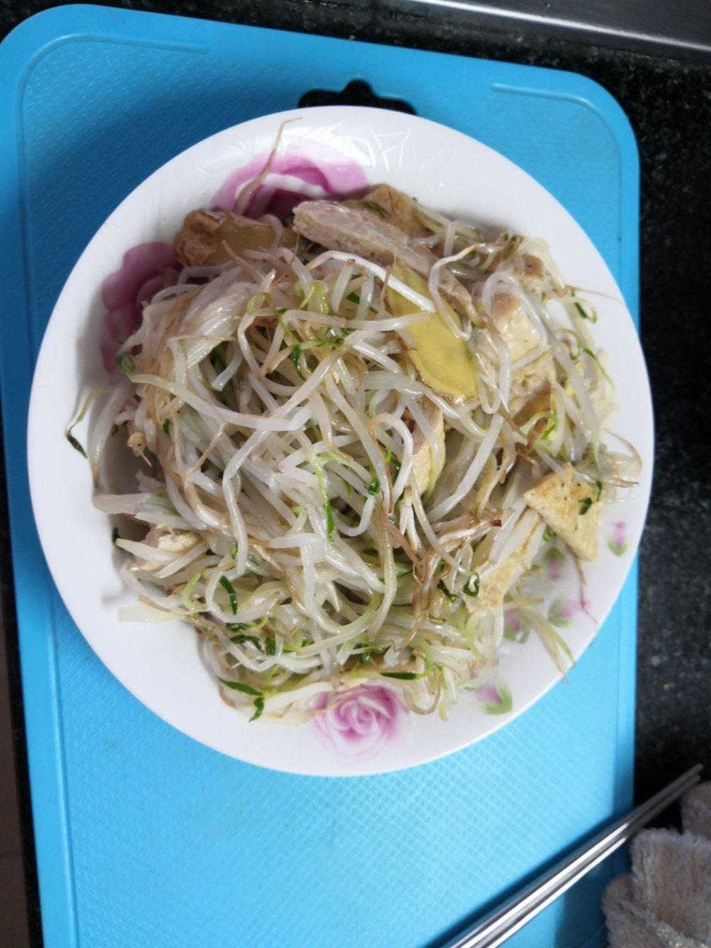 绿豆芽炒肉