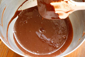 巧克力棉花蛋糕卷的做法 步骤5