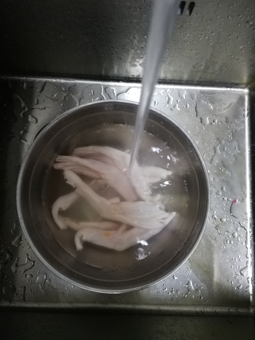 鸭脚（鸭翅）薏米冬瓜烫的做法 步骤2