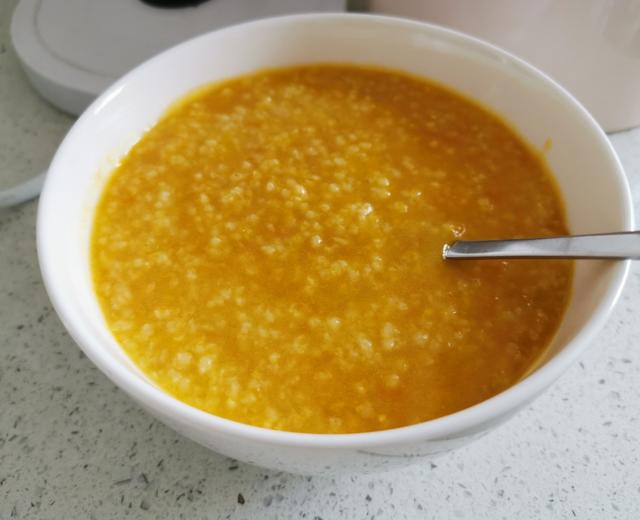 南瓜蛋黄小米粥（八个月）的做法