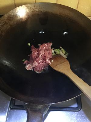 青椒毛豆炒肉丝的做法 步骤2
