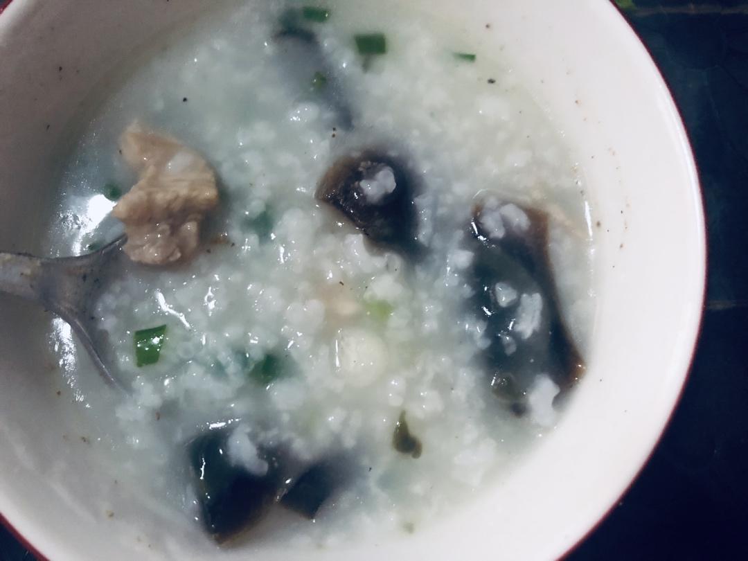 堂妈小厨——超好喝的皮蛋瘦肉粥