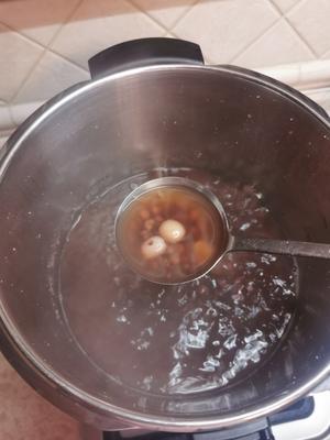 红豆薏米冰糖水的做法 步骤3