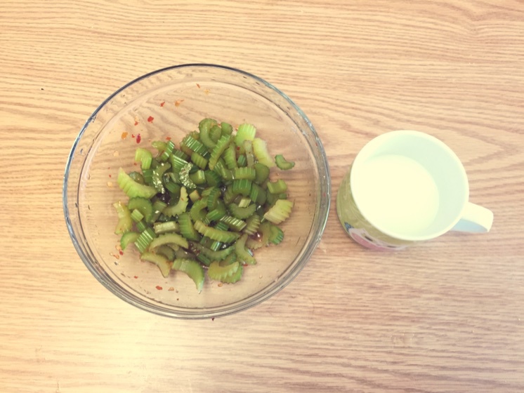 凉拌西芹花生米