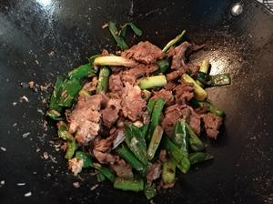 蒜苗炒牛肉的做法 步骤6