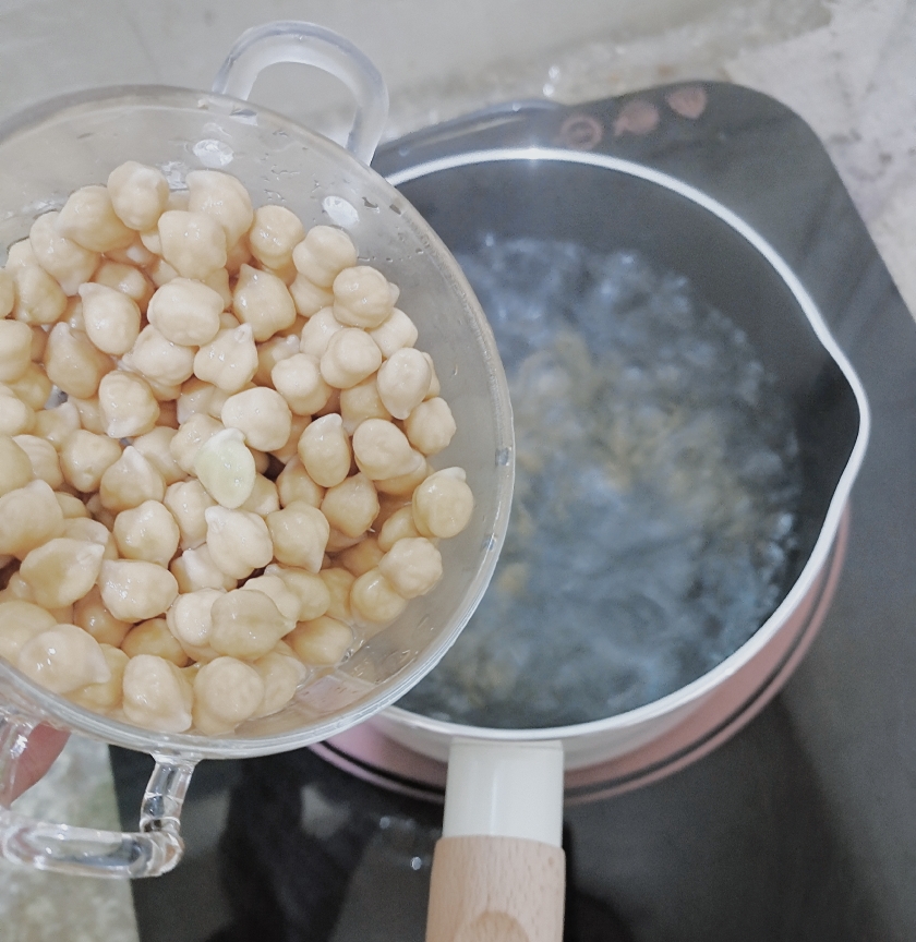 鹰嘴豆拌虾皮海苔粉的做法 步骤3
