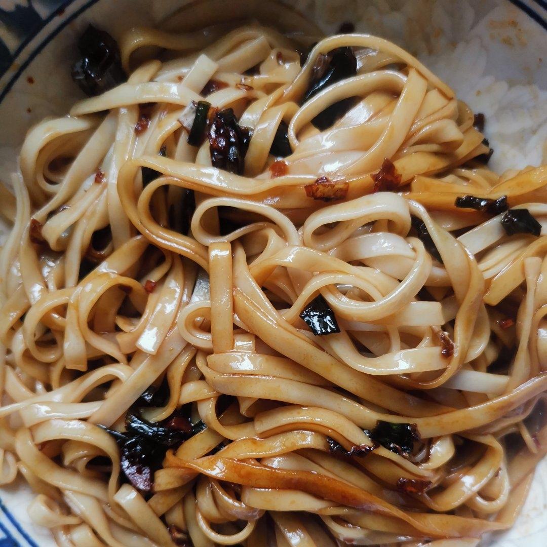 10分钟搞定的一碗葱油拌面