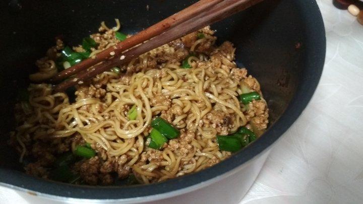 我发誓这将是你吃过最好吃的炸酱面，一口下去回味无穷！！！