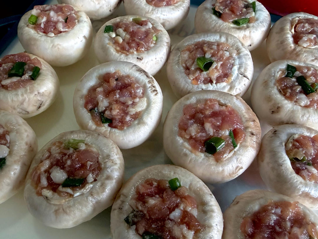 不会剩下一滴汤汁的口蘑酿肉