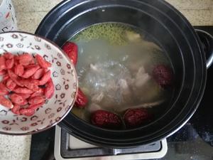 红枣枸杞鸽子汤，简单易学，鲜美又营养，老少皆宜的做法 步骤10