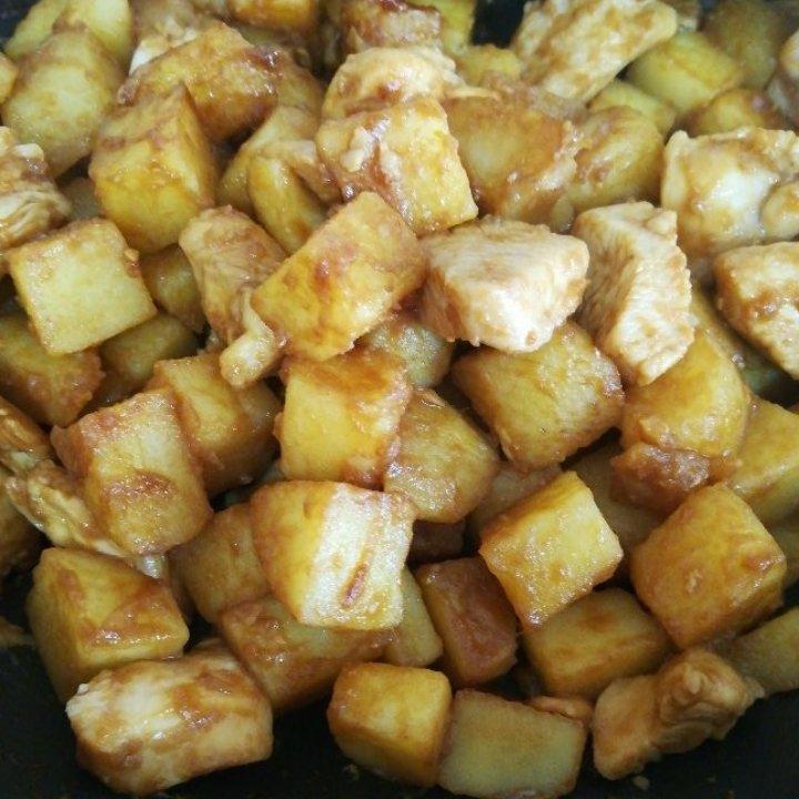 一道怎么做都好吃的干煎土豆鸡丁（红烧，咖喱，椒盐，孜然）