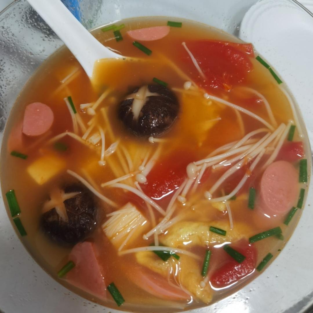 西红柿菌菇豆腐汤