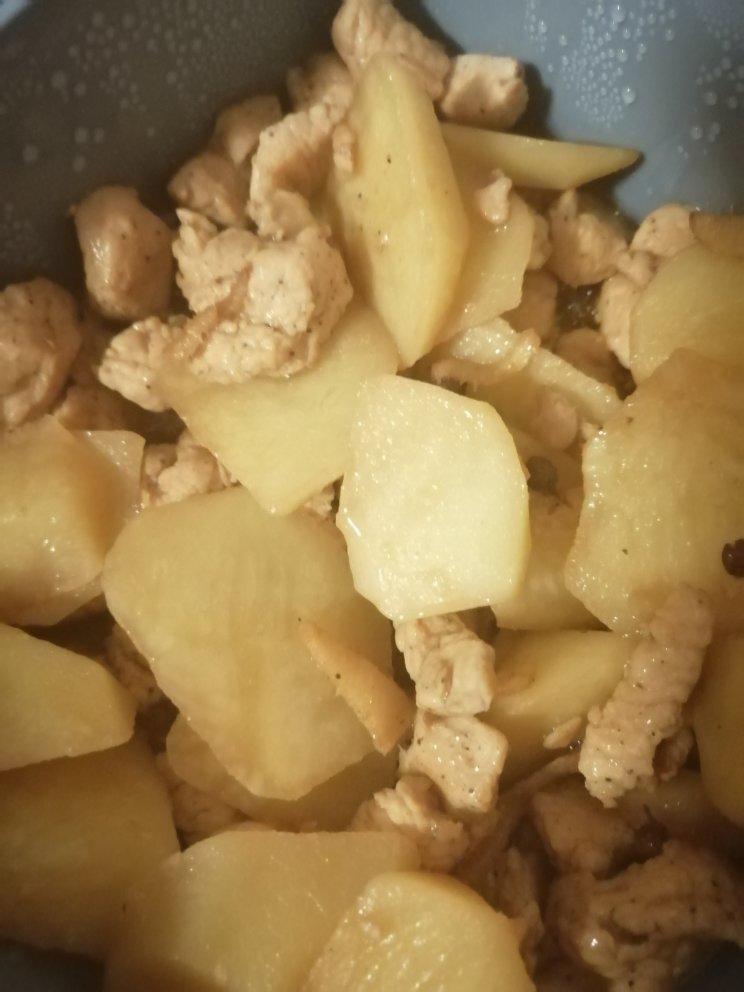 鸡胸肉炖土豆