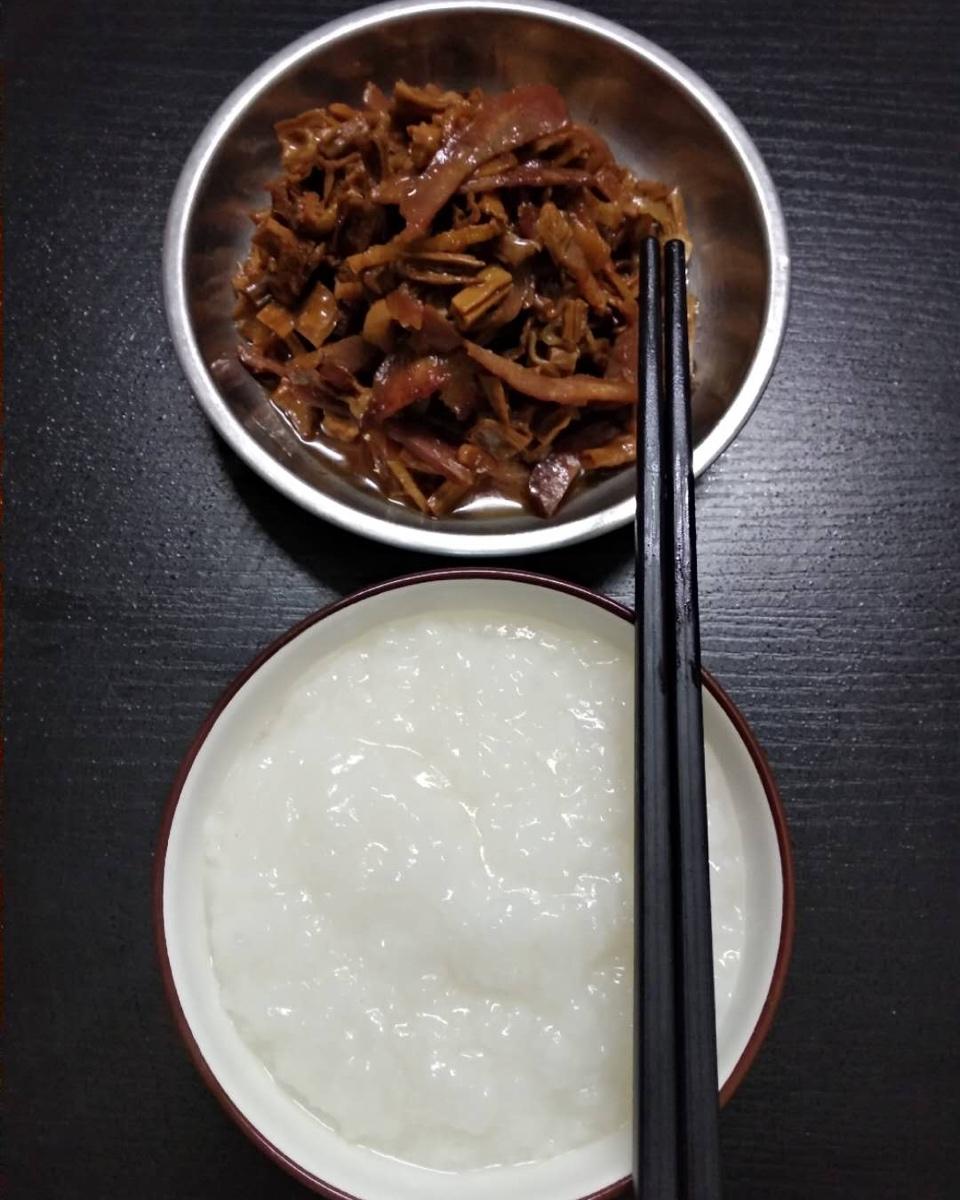 黎味自己笋干简单版五花肉炒笋干