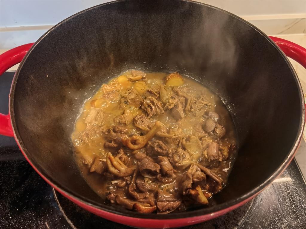 沙姜油焖鸽子