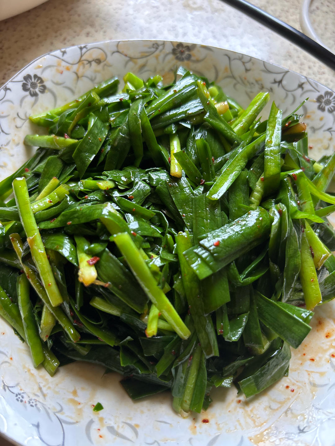 凉拌韭菜