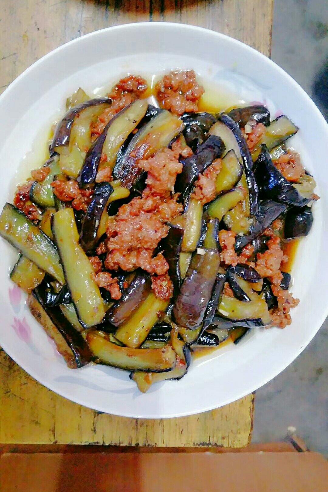 红烧茄子（教你炒茄子不变色的小妙招）