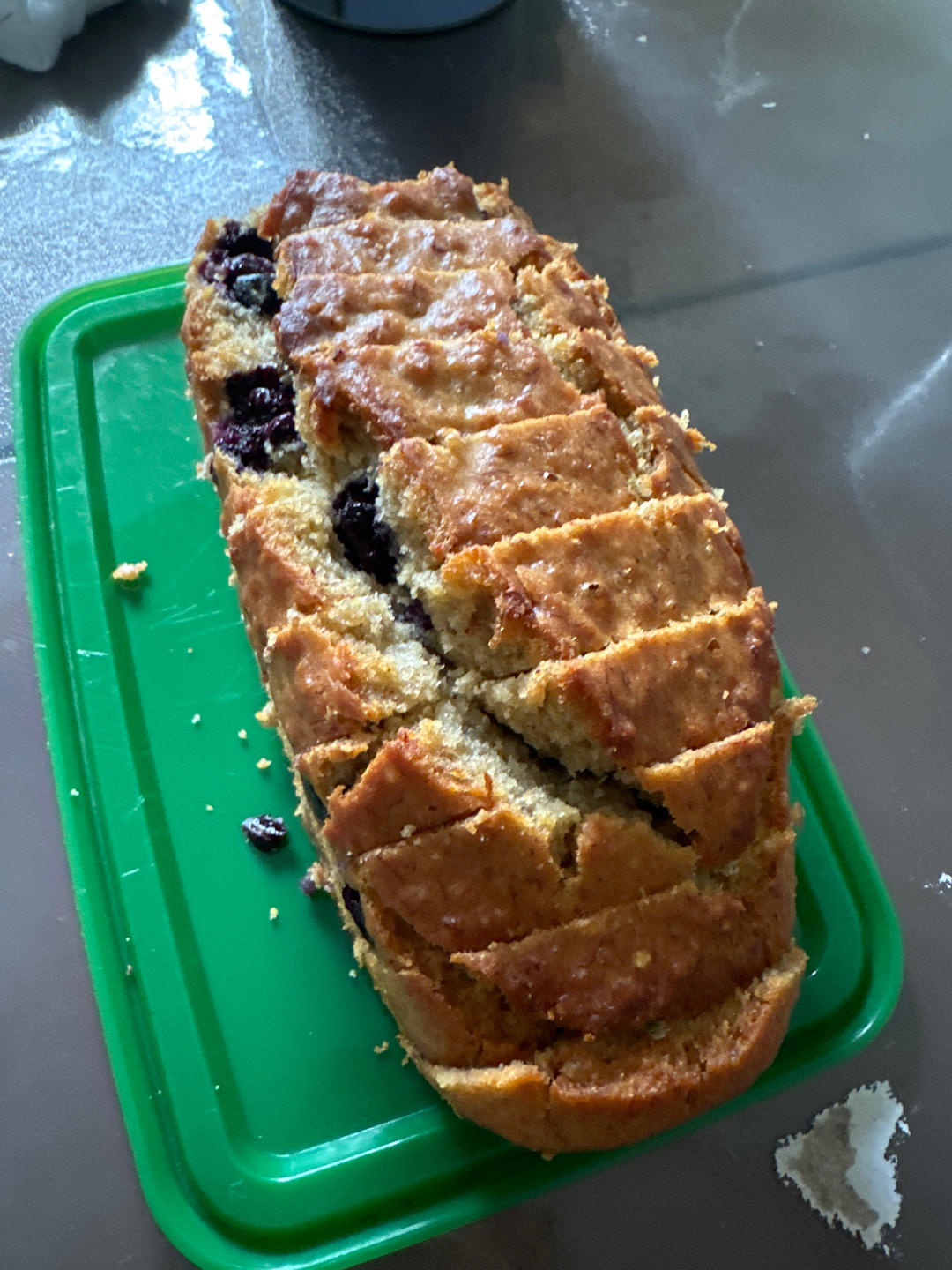 准备祖传的香蕉蓝莓玛芬蛋糕