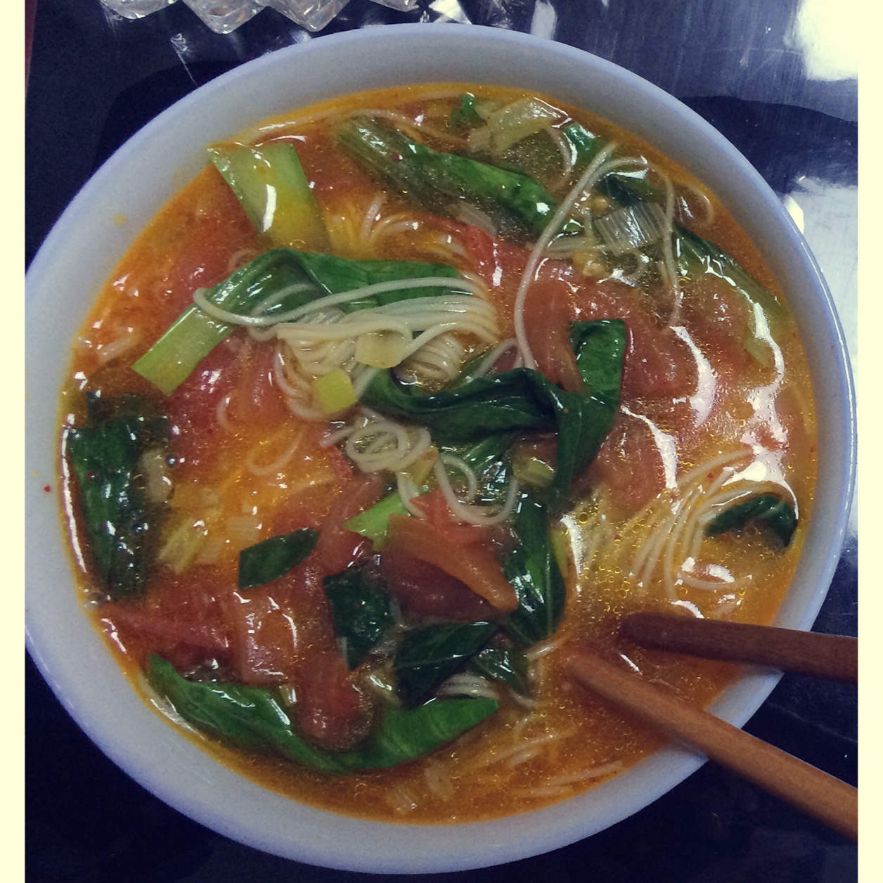 nicorobin2011做的最家常的普通汤面西红柿鸡蛋龙须面