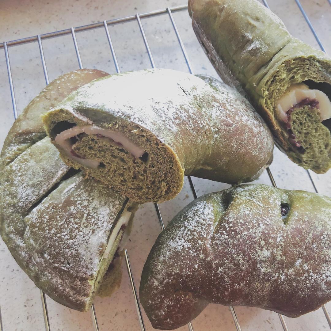 抹茶麻薯红豆软欧包