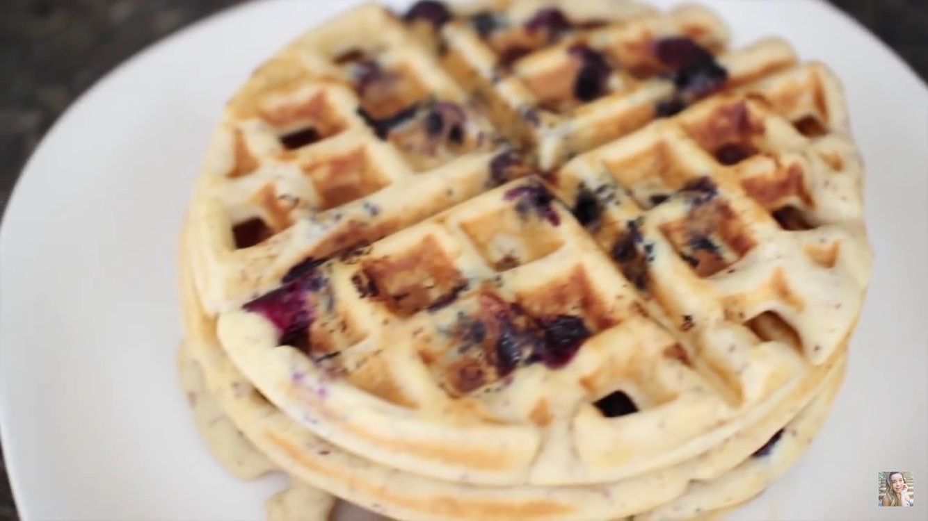 [waffle maker] blue berry waffle的做法