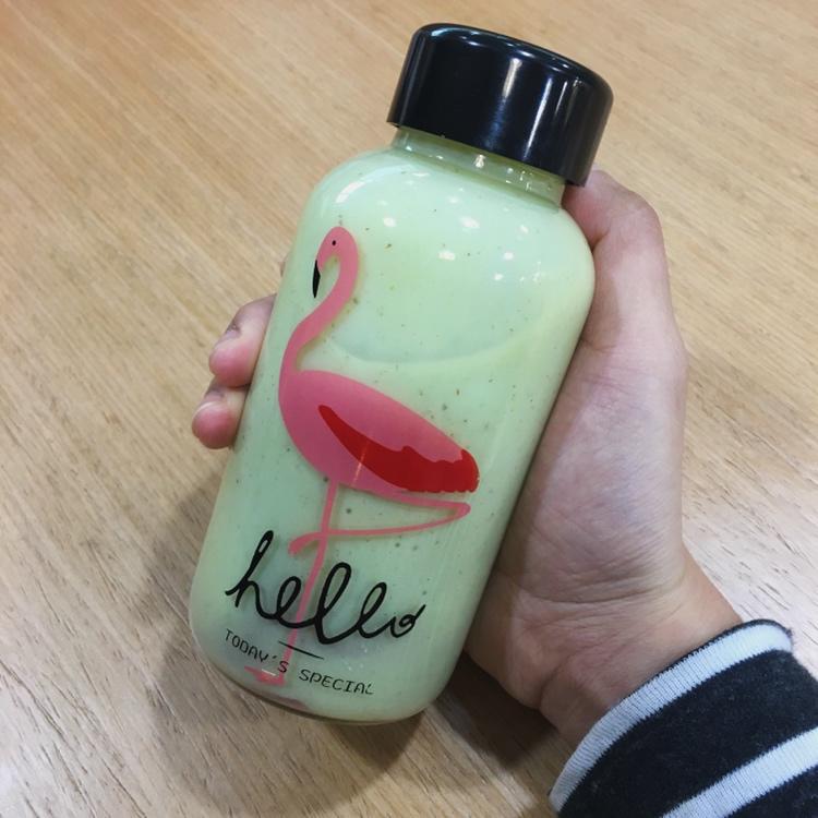 双色牛油果奶昔