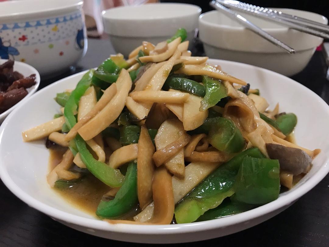 青椒素炒杏鲍菇