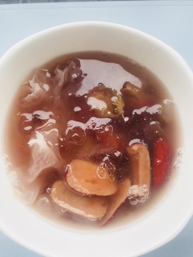 桃胶皂角米雪燕的美容汤的做法