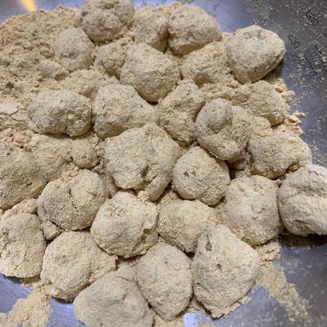 黄豆粉糍粑团