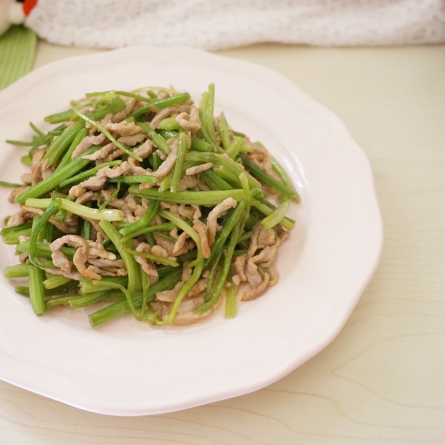 芹菜肉丝