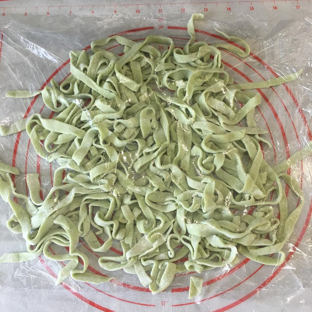 自制纯天然蔬菜汁彩色面条