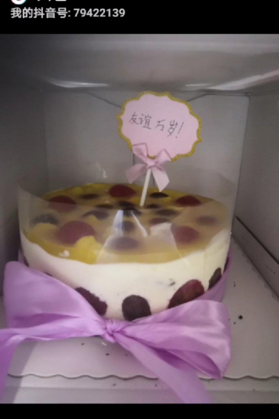 6寸草莓慕斯蛋糕