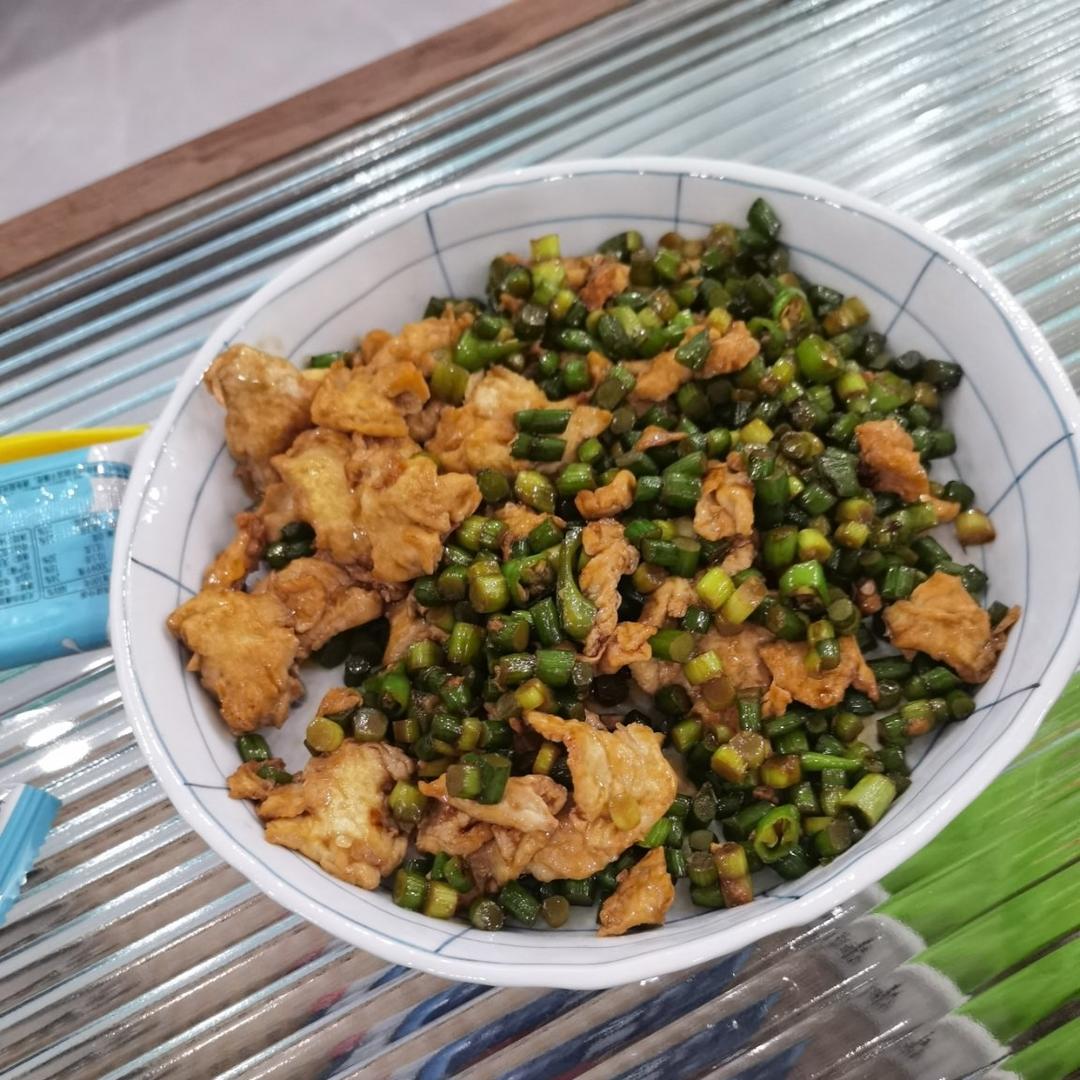蒜薹炒鸡蛋