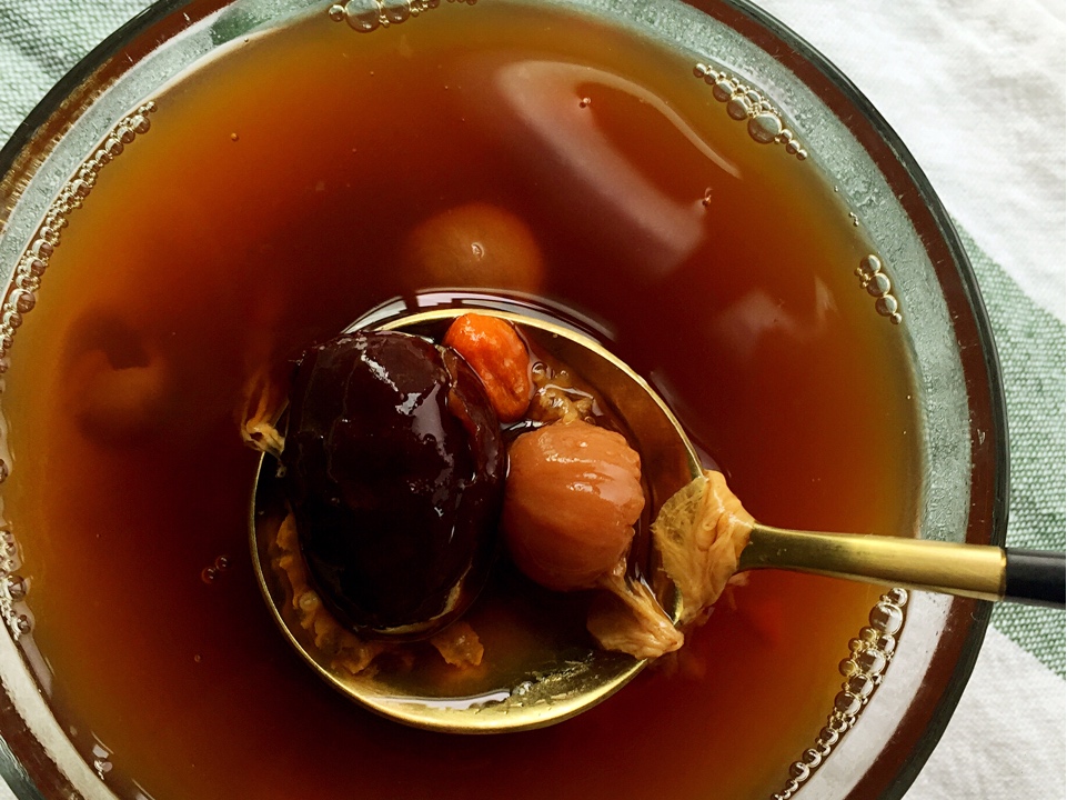 红枣桂圆糯米炖花胶的做法