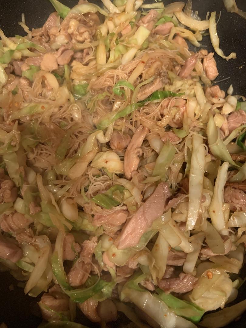 包心菜炒红薯粉丝