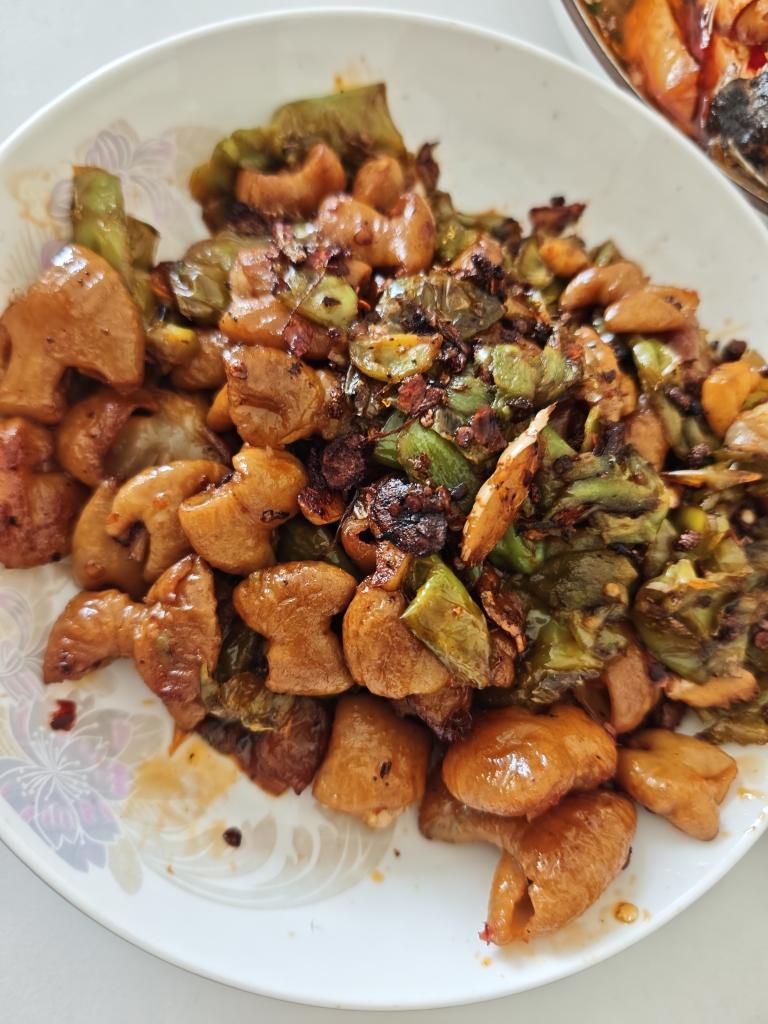 好吃到爆火爆肥肠