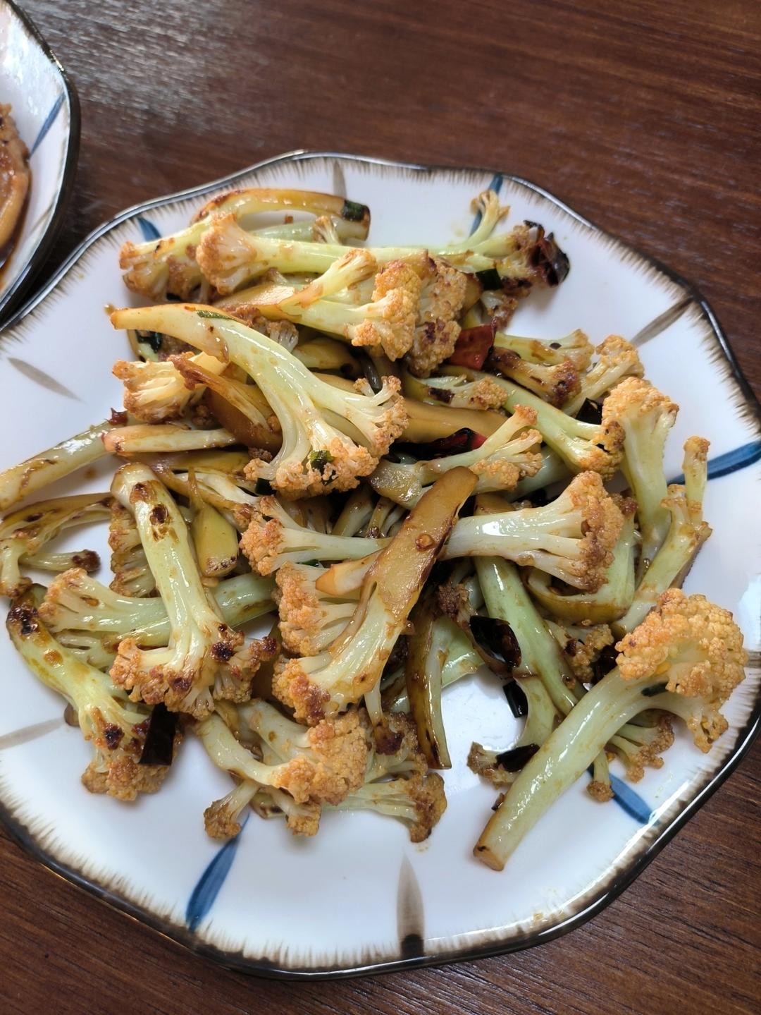 每次下馆子必点的脆脆的干锅花菜🙋